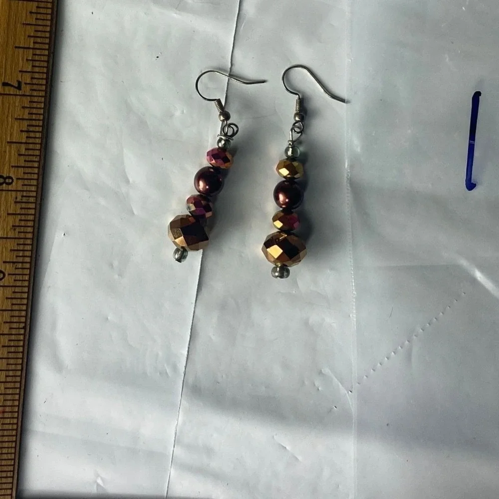 Handmade Beaded Dangle Earrings Burgundy Gold Tone‎
